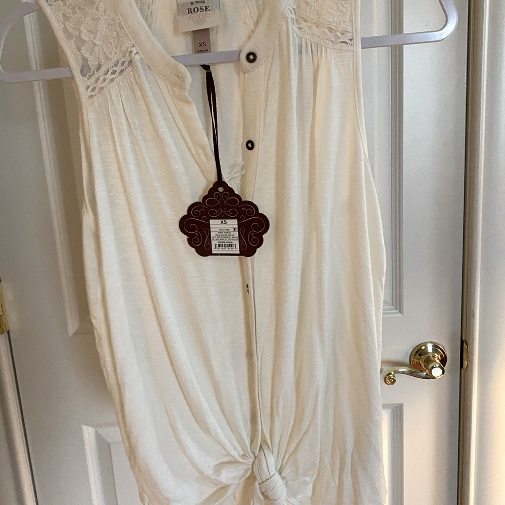 Knox rose knotted tank top with lace shoulders